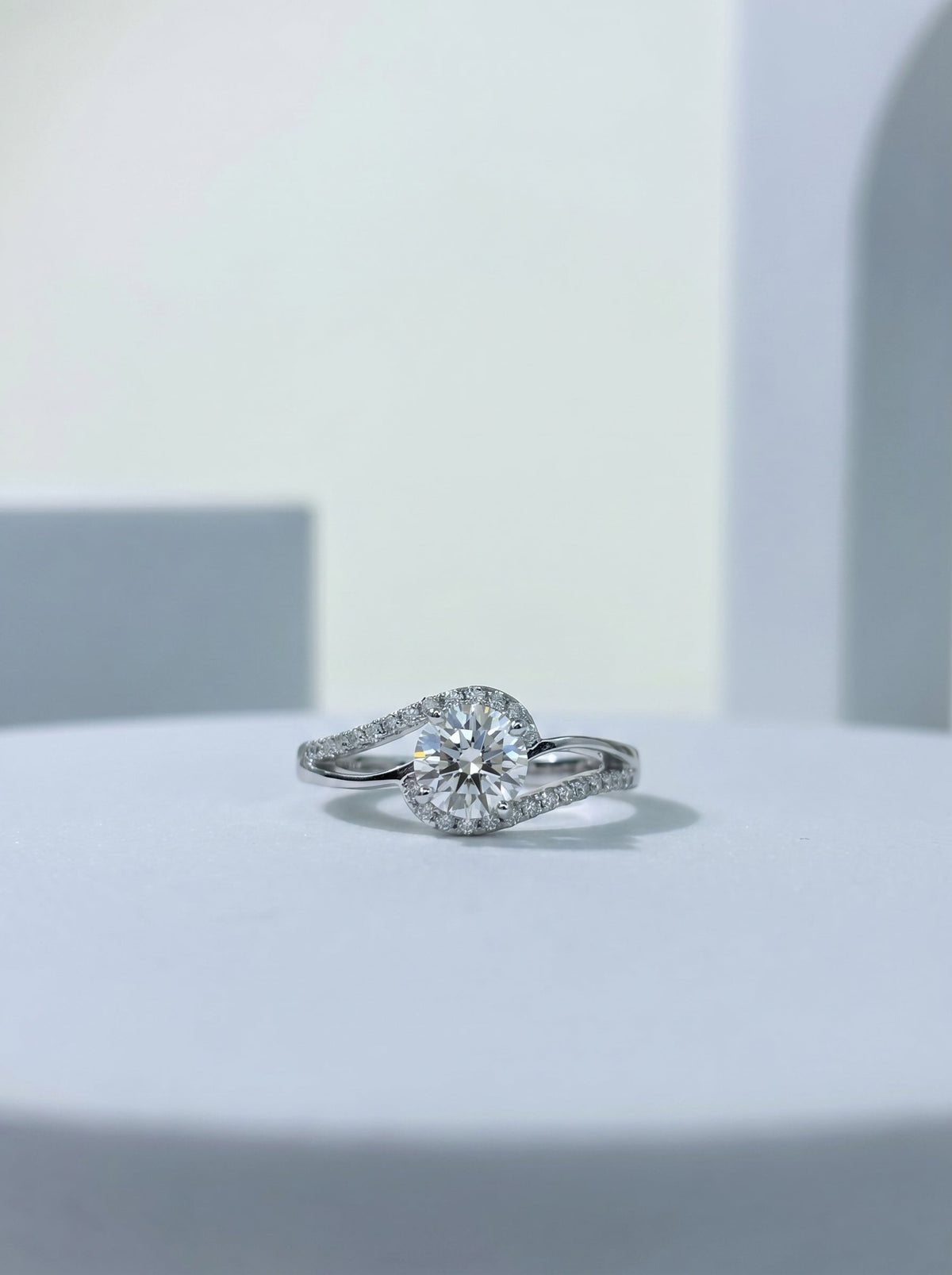 Celand 0.8ct Moissanite Swirl Ring