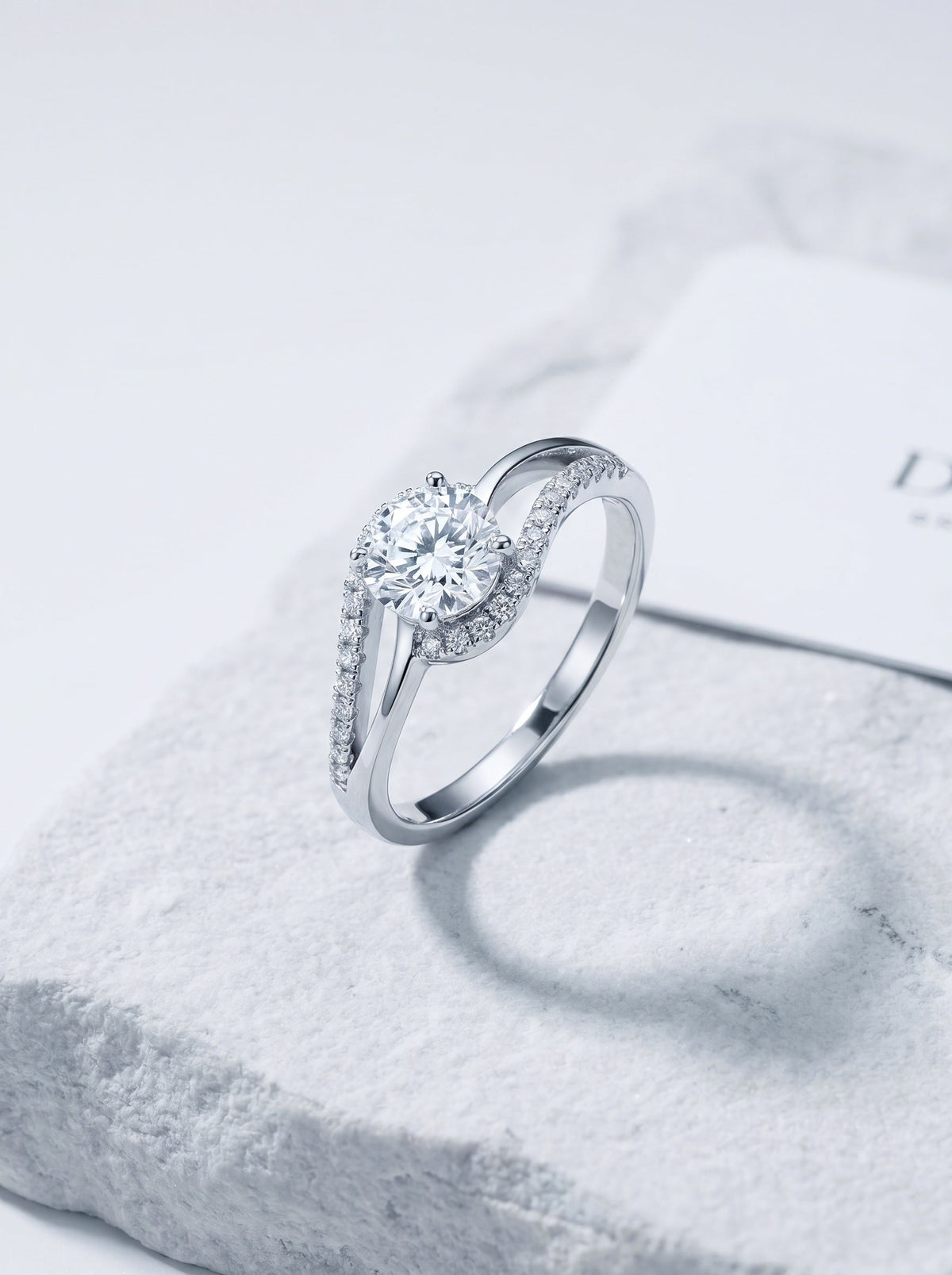 Celand 0.8ct Moissanite Swirl Ring