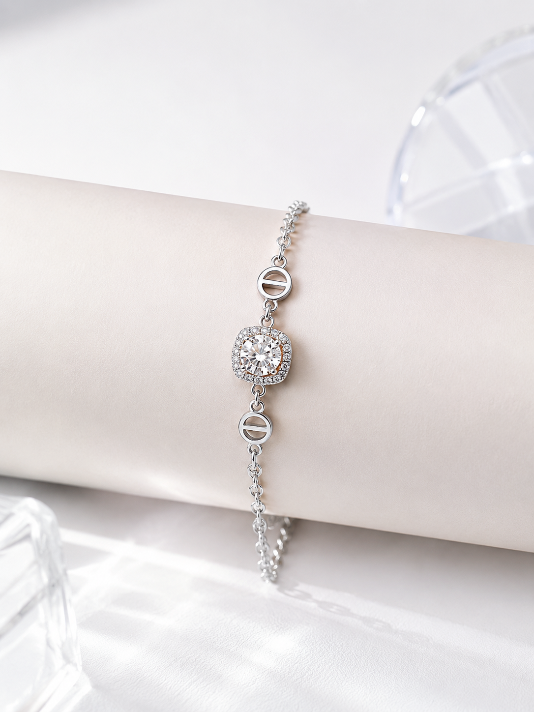 Celand 1ct Cushion Halo Moissanite Bracelet, S925 Silver